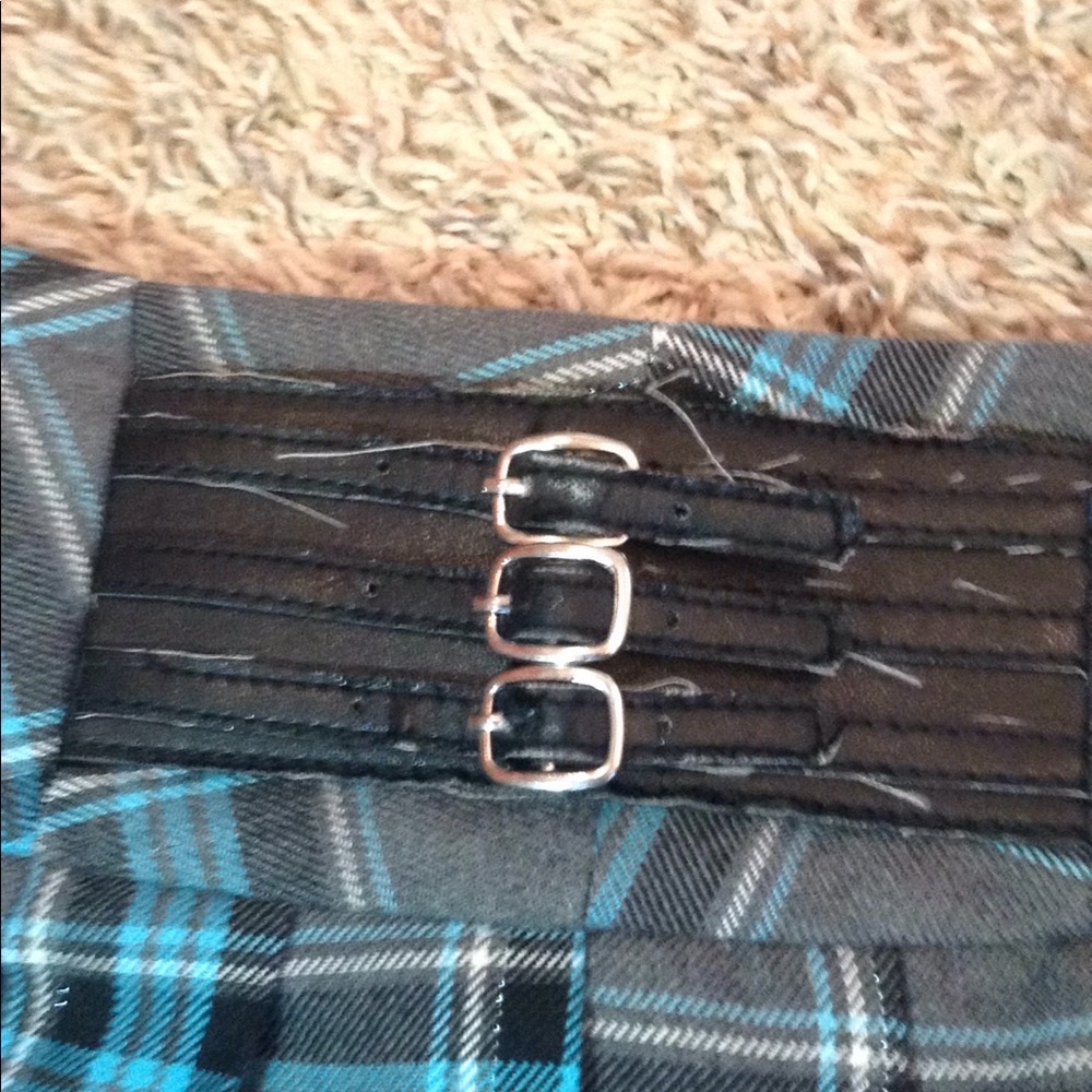 🔵 Blue and Black Plaid Skirt - Picture 4 of 5